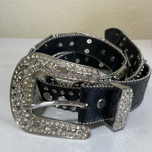 Atlas Accessories - Atlas Women’s Embellished Western Belt. Very Good Condition. 44 Inches.